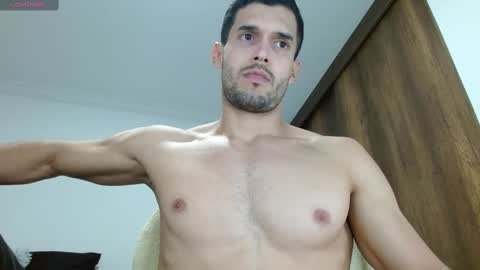 Snapshot of noah_jhonsonn chatting on 03-08-25, 11:28 Noah online show from 03-08-25, 11:28