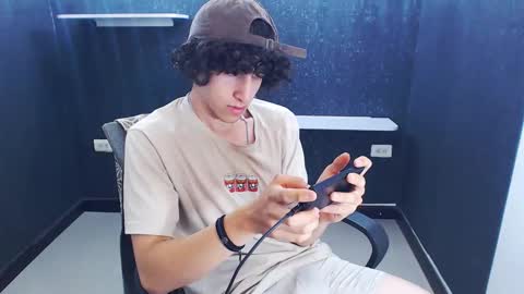 noah_sokolov online show from 12-18-25, 03:29