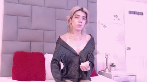 Snapshot of noahbells chatting on 12-15-25, 11:47 Noah online show from 12-15-25, 11:47