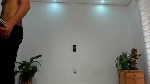 Snapshot of noahbrawn chatting on 02-28-26, 01:23 LIAM- noah online show from 02-28-26, 01:23