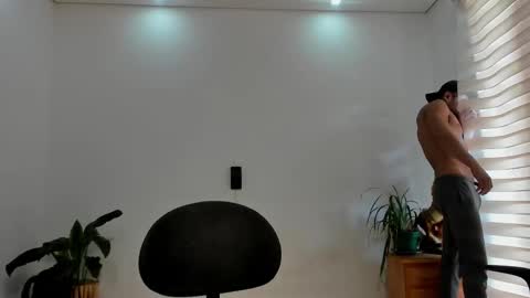 Snapshot of noahbrawn chatting on 03-04-26, 01:17 LIAM- noah online show from 03-04-26, 01:17