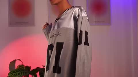 Noah     online show from 02-19-25, 04:11