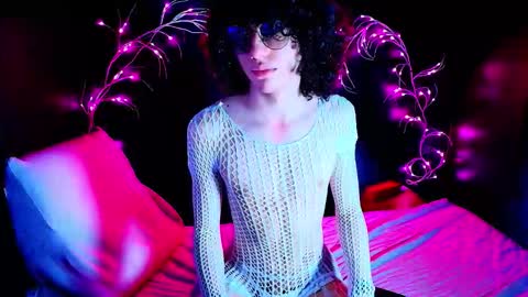 Noah Xtar online show from 10-20-25, 02:17