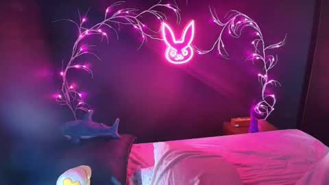 Noah Xtar online show from 11-13-25, 02:54