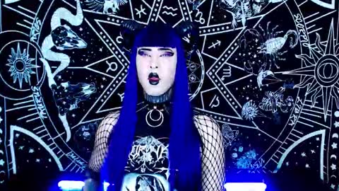 caroline online show from 11-11-25, 01:49