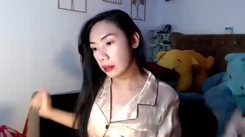 Snapshot of noboyfriendsincebirth chatting on 10-12-25, 10:47 Samantha Summer online show from 10-12-25, 10:47