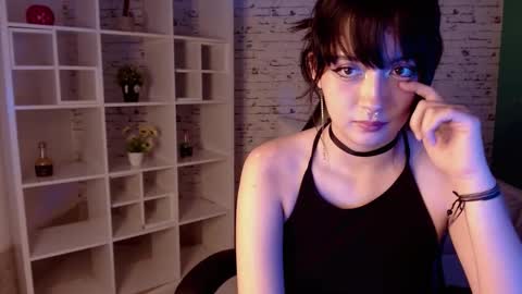 Snapshot of noeva_ chatting on 09-23-25, 05:27 Noeva online show from 09-23-25, 05:27