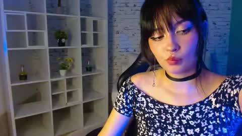 Snapshot of noeva_ chatting on 09-25-25, 11:30 Noeva online show from 09-25-25, 11:30
