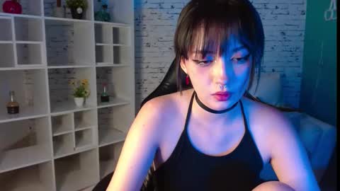 Snapshot of noeva_ chatting on 10-01-25, 11:55 Noeva online show from 10-01-25, 11:55