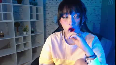 Snapshot of noeva_ chatting on 10-04-25, 12:08 Noeva online show from 10-04-25, 12:08