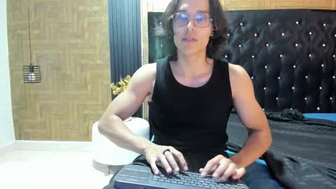 Snapshot of noha_castellano chatting on 02-27-26, 03:28 online show from 02-27-26, 03:28