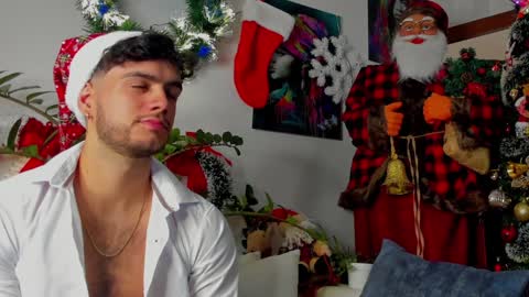 Snapshot of noha_miler chatting on 12-05-24, 12:08 kevin online show from 12-05-24, 12:08