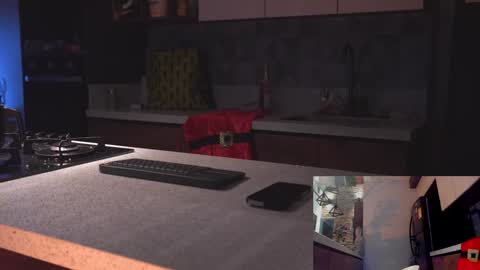 Snapshot of noha_miler chatting on 12-09-24, 12:01 kevin online show from 12-09-24, 12:01