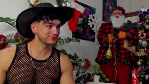 Snapshot of noha_miler chatting on 12-13-24, 12:53 kevin online show from 12-13-24, 12:53