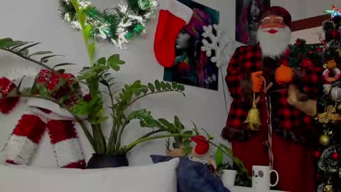 Snapshot of noha_miler chatting on 12-14-24, 11:34 kevin online show from 12-14-24, 11:34