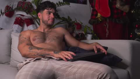 Snapshot of noha_miler chatting on 12-15-24, 02:41 kevin online show from 12-15-24, 02:41