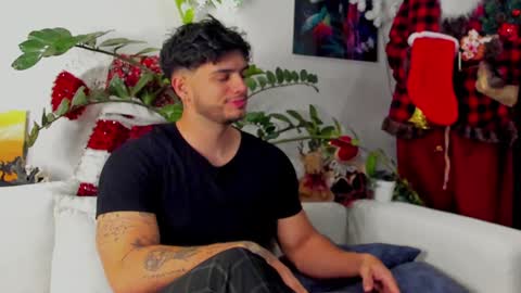 Snapshot of noha_miler chatting on 12-17-24, 12:23 kevin online show from 12-17-24, 12:23