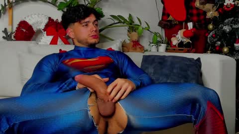 Snapshot of noha_miler chatting on 12-29-24, 03:22 kevin online show from 12-29-24, 03:22