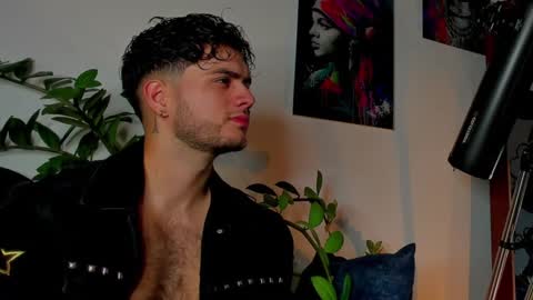 Snapshot of noha_miler chatting on 01-10-25, 12:17 kevin online show from 01-10-25, 12:17