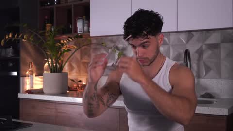 Snapshot of noha_miler chatting on 02-01-25, 12:18 kevin online show from 02-01-25, 12:18