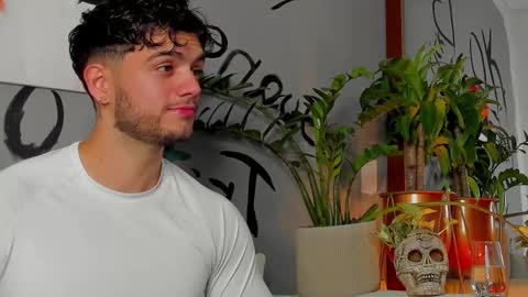 Snapshot of noha_miler chatting on 02-11-25, 03:18 kevin online show from 02-11-25, 03:18