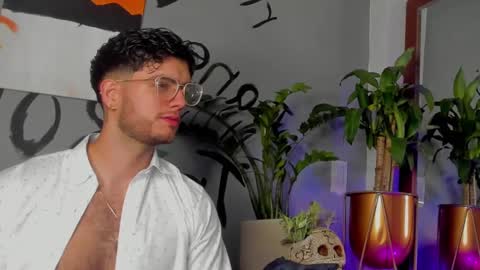 Snapshot of noha_miler chatting on 02-22-25, 12:49 kevin online show from 02-22-25, 12:49