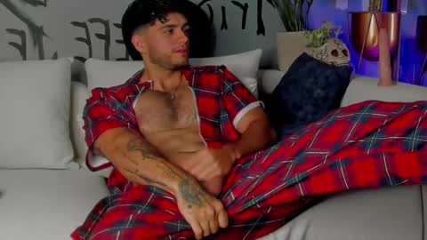 Snapshot of noha_miler chatting on 02-22-25, 03:56 kevin online show from 02-22-25, 03:56