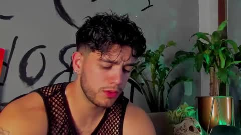 Snapshot of noha_miler chatting on 02-24-25, 01:13 kevin online show from 02-24-25, 01:13