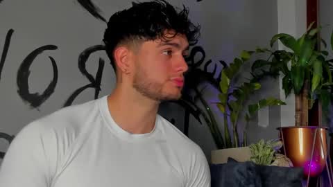 Snapshot of noha_miler chatting on 03-08-25, 07:31 kevin online show from 03-08-25, 07:31