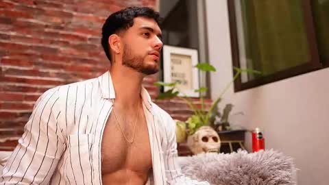 Snapshot of noha_miler chatting on 09-09-25, 07:46 kevin online show from 09-09-25, 07:46