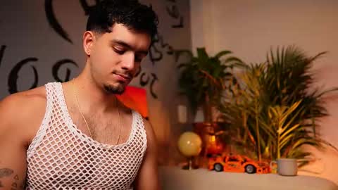 Snapshot of noha_miler chatting on 09-16-25, 12:33 kevin online show from 09-16-25, 12:33