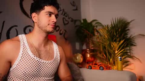 Snapshot of noha_miler chatting on 09-21-25, 07:04 kevin online show from 09-21-25, 07:04