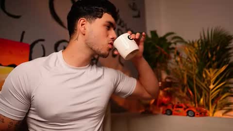 Snapshot of noha_miler chatting on 09-25-25, 12:36 kevin online show from 09-25-25, 12:36