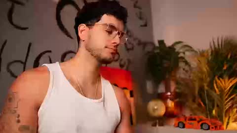 Snapshot of noha_miler chatting on 09-29-25, 08:02 kevin online show from 09-29-25, 08:02