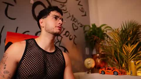 Snapshot of noha_miler chatting on 10-01-25, 12:38 kevin online show from 10-01-25, 12:38