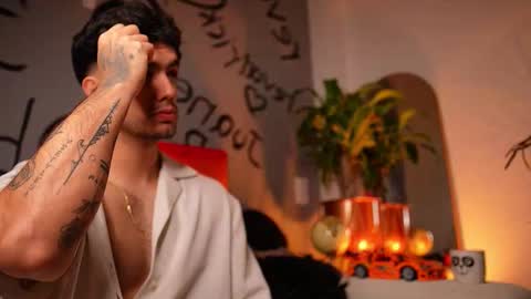 Snapshot of noha_miler chatting on 10-16-25, 12:44 kevin online show from 10-16-25, 12:44