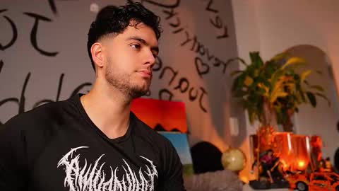 Snapshot of noha_miler chatting on 10-16-25, 05:47 kevin online show from 10-16-25, 05:47