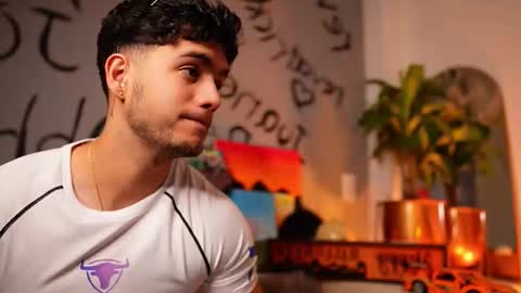 Snapshot of noha_miler chatting on 10-28-25, 08:11 kevin online show from 10-28-25, 08:11