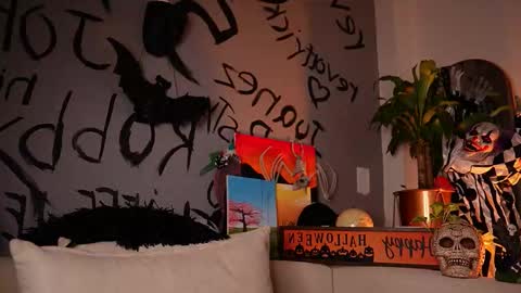 Snapshot of noha_miler chatting on 10-30-25, 11:16 kevin online show from 10-30-25, 11:16