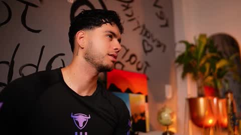 Snapshot of noha_miler chatting on 11-05-25, 12:10 kevin online show from 11-05-25, 12:10