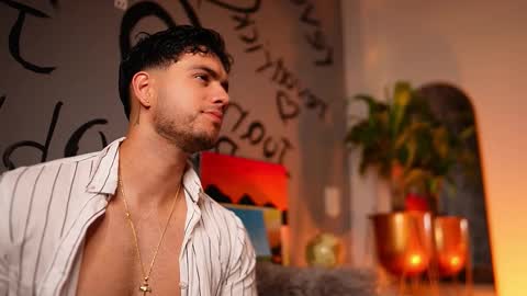 Snapshot of noha_miler chatting on 11-12-25, 12:00 kevin online show from 11-12-25, 12:00