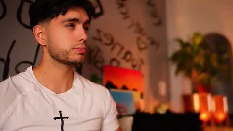 Snapshot of noha_miler chatting on 11-12-25, 09:36 kevin online show from 11-12-25, 09:36