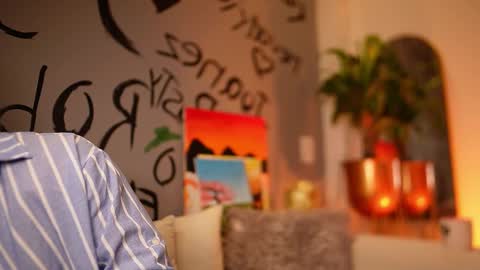 Snapshot of noha_miler chatting on 11-21-25, 11:58 kevin online show from 11-21-25, 11:58