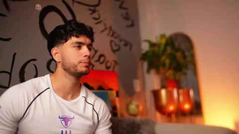 Snapshot of noha_miler chatting on 11-24-25, 07:02 kevin online show from 11-24-25, 07:02