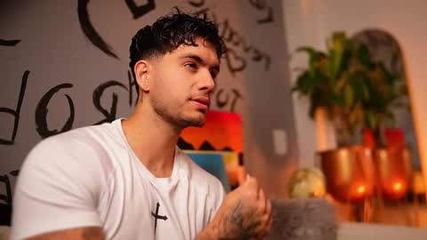 Snapshot of noha_miler chatting on 12-04-25, 11:13 kevin online show from 12-04-25, 11:13