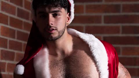 Snapshot of noha_miler chatting on 12-16-25, 10:26 kevin online show from 12-16-25, 10:26