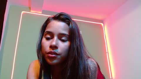 Snapshot of noha_thomson chatting on 12-12-24, 08:53 Noha Thomson online show from 12-12-24, 08:53