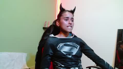 Snapshot of noha_thomson chatting on 12-19-24, 10:21 Noha Thomson online show from 12-19-24, 10:21