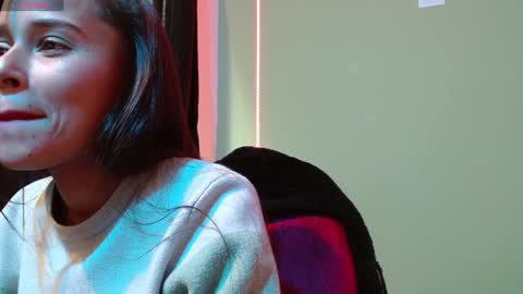 Snapshot of noha_thomson chatting on 01-25-25, 09:46 Noha Thomson online show from 01-25-25, 09:46