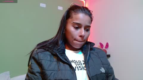 Snapshot of noha_thomson chatting on 01-28-25, 08:15 Noha Thomson online show from 01-28-25, 08:15